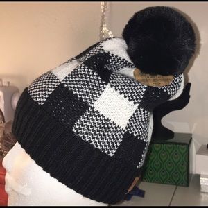 Checker Pom Pom fur ball hat